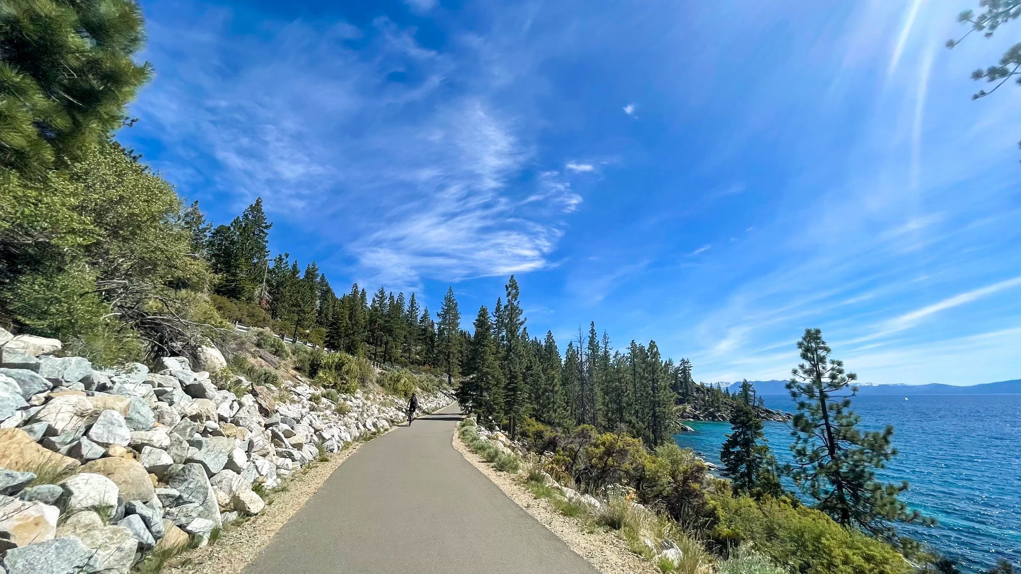 flume trail bike path next to lake tahoe